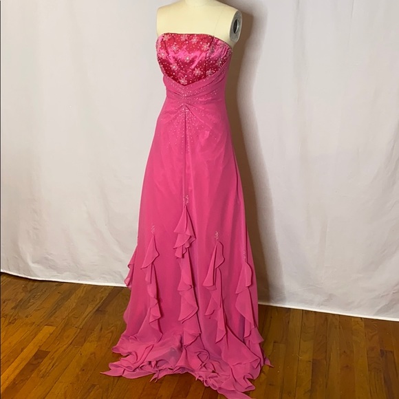 Pink strapless gown - Picture 2 of 5